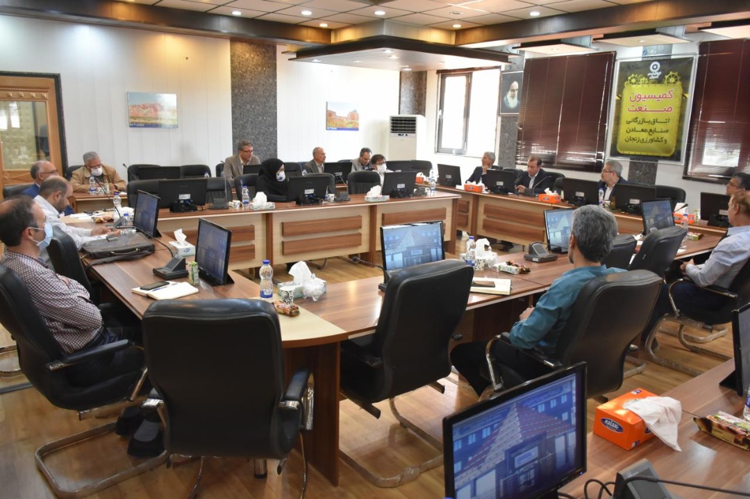 رئیس کمیسیون صنعت اتاق بازرگانی زنجان: کرونا فرهنگ خود را تحمیل و الگوی مصرف مردم را تغییر خواهد داد/ لزوم گذر از تولیدات سنتی به صنعتی در دوران پساکرونا